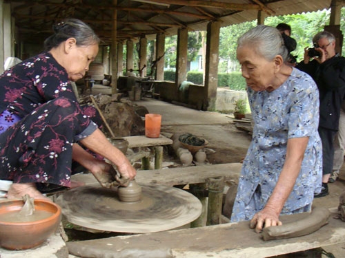 Nghệ nhân làng gốm cổ