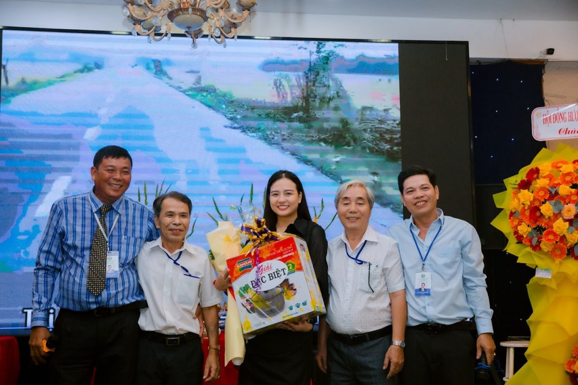 Ảnh liên quan